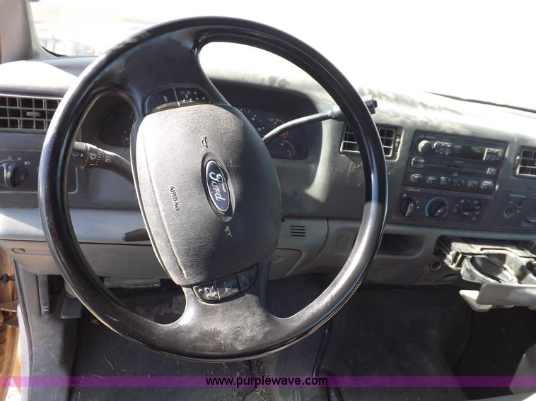 image for item F6303 2004 Ford F250 XLT Super Duty SuperCab pickup truck