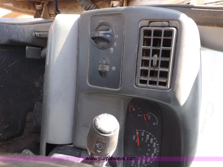 image for item F6303 2004 Ford F250 XLT Super Duty SuperCab pickup truck