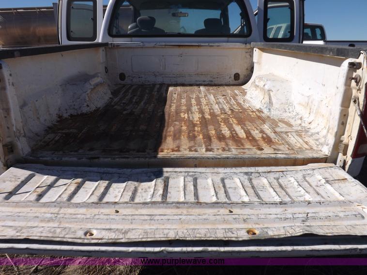 image for item F6303 2004 Ford F250 XLT Super Duty SuperCab pickup truck