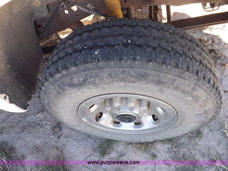 image for item F6303 2004 Ford F250 XLT Super Duty SuperCab pickup truck