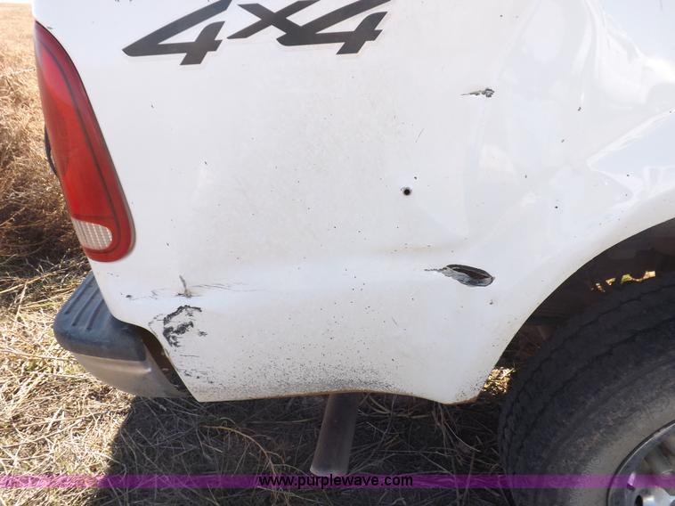 image for item F6303 2004 Ford F250 XLT Super Duty SuperCab pickup truck