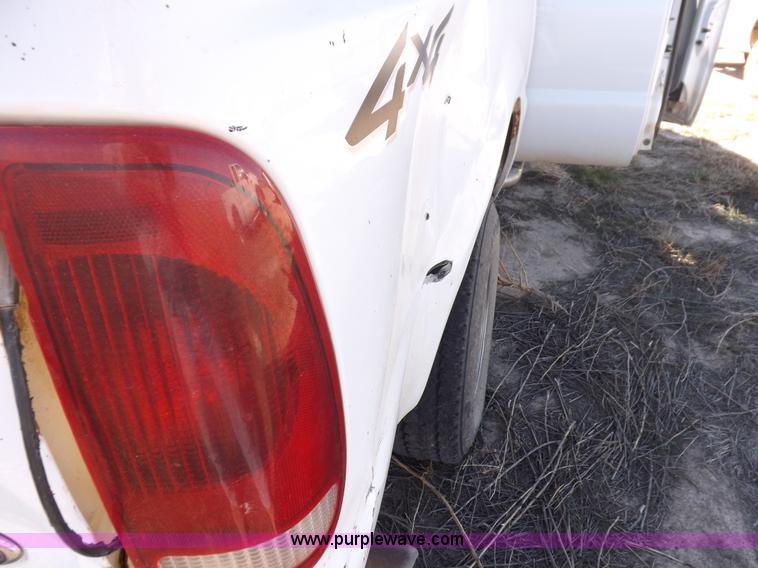 image for item F6303 2004 Ford F250 XLT Super Duty SuperCab pickup truck