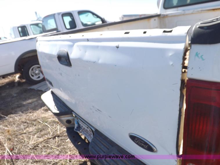 image for item F6303 2004 Ford F250 XLT Super Duty SuperCab pickup truck