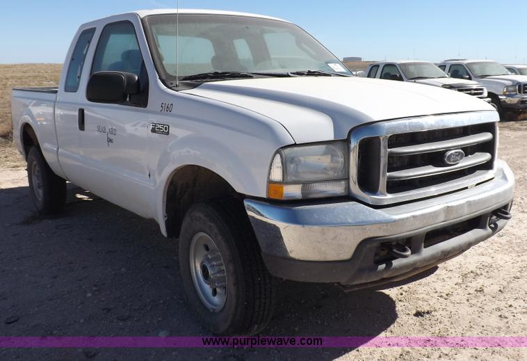 image for item F6304 2004 Ford F250 XLT Super Duty SuperCab pickup truck