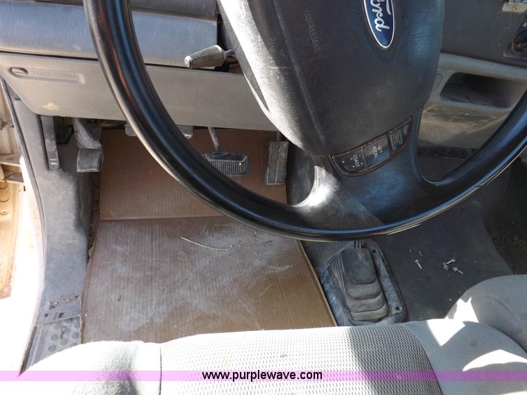 image for item F6304 2004 Ford F250 XLT Super Duty SuperCab pickup truck