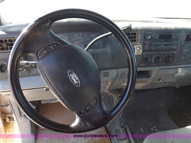 image for item F6304 2004 Ford F250 XLT Super Duty SuperCab pickup truck