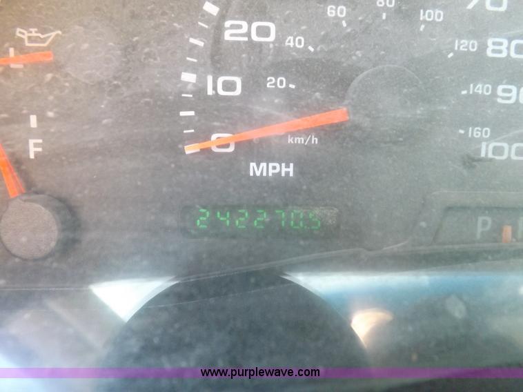 image for item F6304 2004 Ford F250 XLT Super Duty SuperCab pickup truck