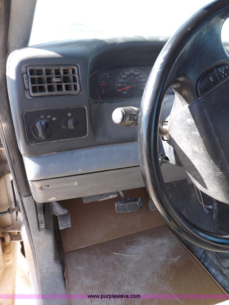 image for item F6304 2004 Ford F250 XLT Super Duty SuperCab pickup truck