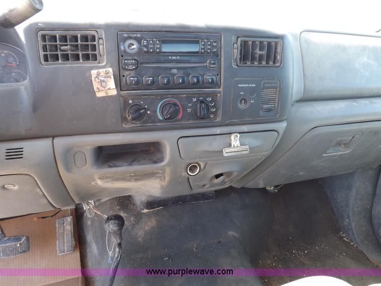 image for item F6304 2004 Ford F250 XLT Super Duty SuperCab pickup truck