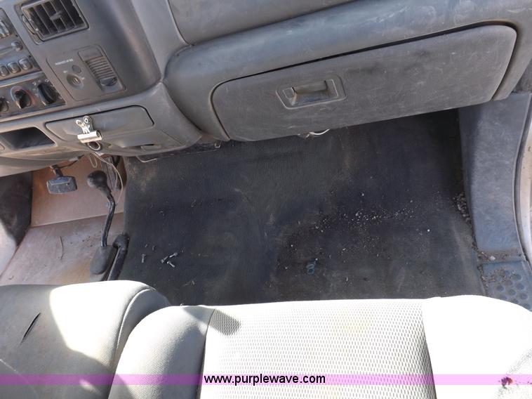 image for item F6304 2004 Ford F250 XLT Super Duty SuperCab pickup truck