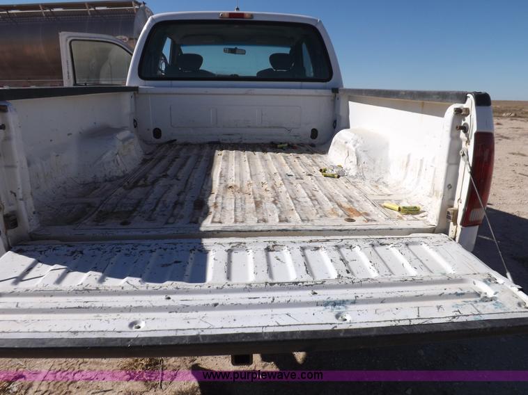 image for item F6304 2004 Ford F250 XLT Super Duty SuperCab pickup truck