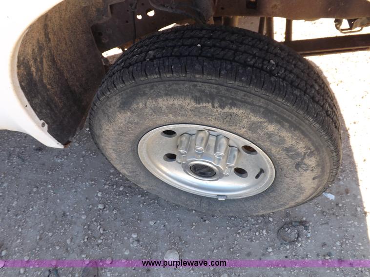 image for item F6304 2004 Ford F250 XLT Super Duty SuperCab pickup truck