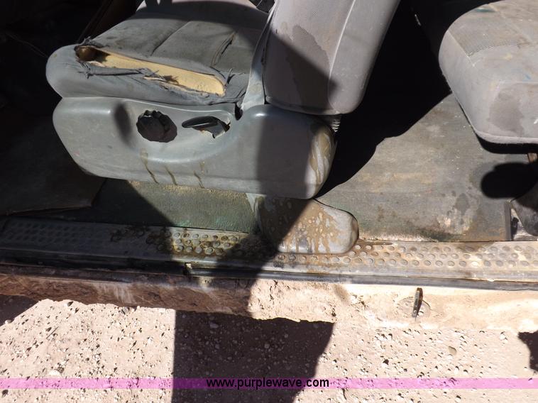 image for item F6304 2004 Ford F250 XLT Super Duty SuperCab pickup truck