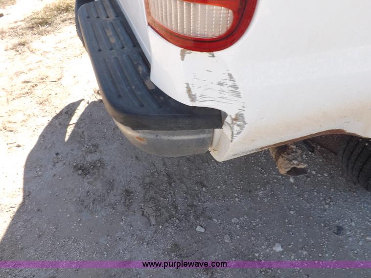 image for item F6304 2004 Ford F250 XLT Super Duty SuperCab pickup truck