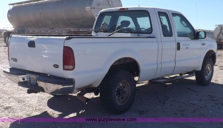 image for item F6305 2004 Ford F250 XLT Super Duty SuperCab pickup truck