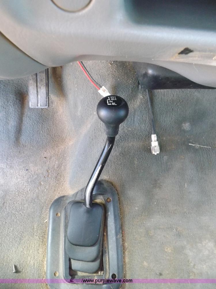 image for item F6305 2004 Ford F250 XLT Super Duty SuperCab pickup truck