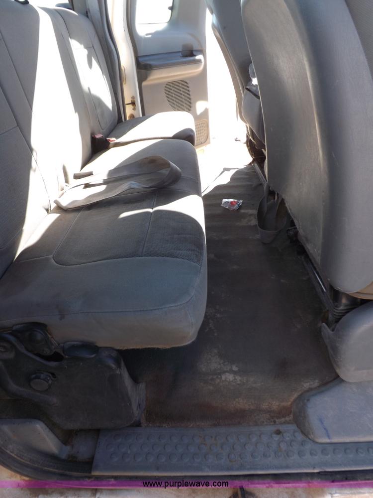 image for item F6305 2004 Ford F250 XLT Super Duty SuperCab pickup truck