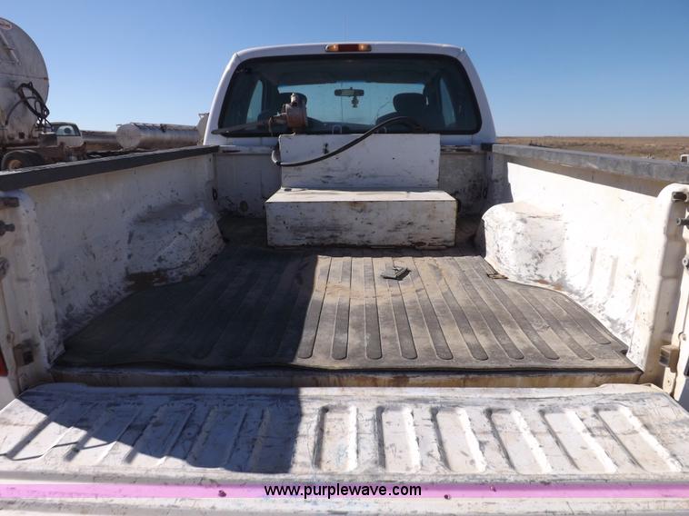 image for item F6305 2004 Ford F250 XLT Super Duty SuperCab pickup truck