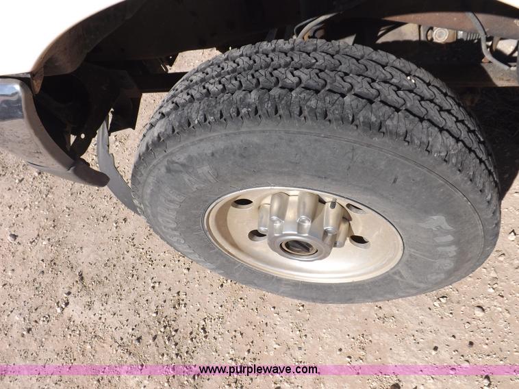 image for item F6305 2004 Ford F250 XLT Super Duty SuperCab pickup truck