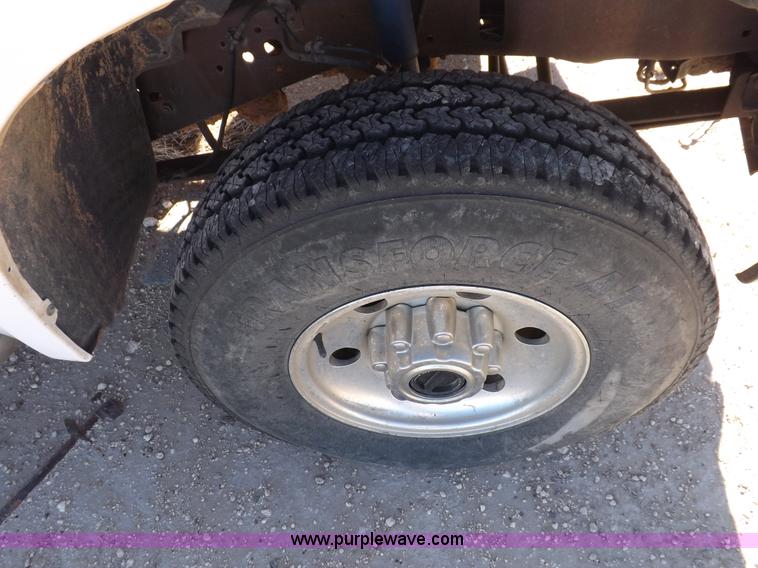 image for item F6305 2004 Ford F250 XLT Super Duty SuperCab pickup truck