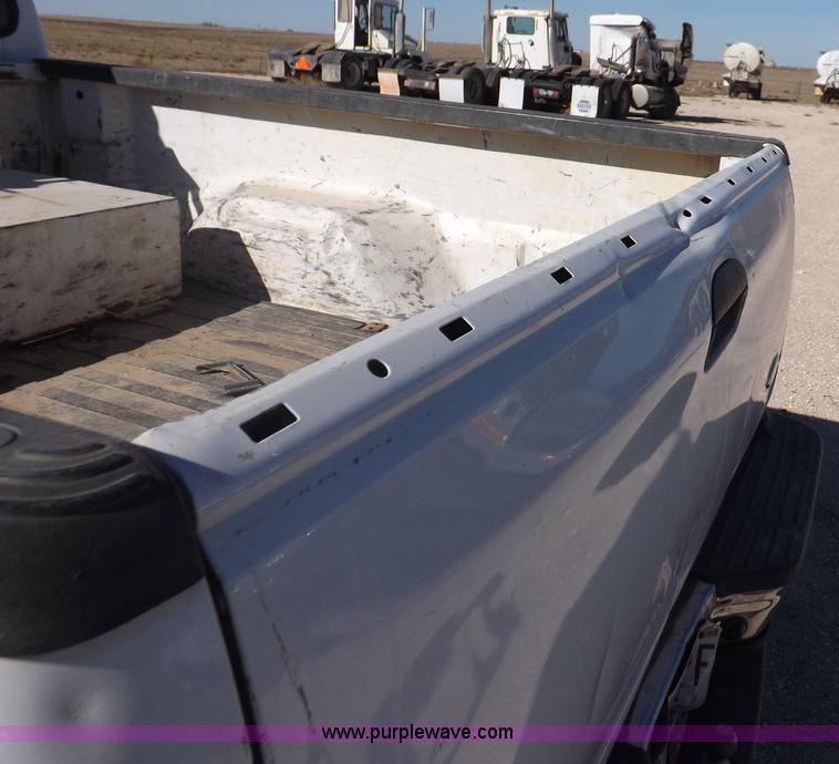 image for item F6305 2004 Ford F250 XLT Super Duty SuperCab pickup truck