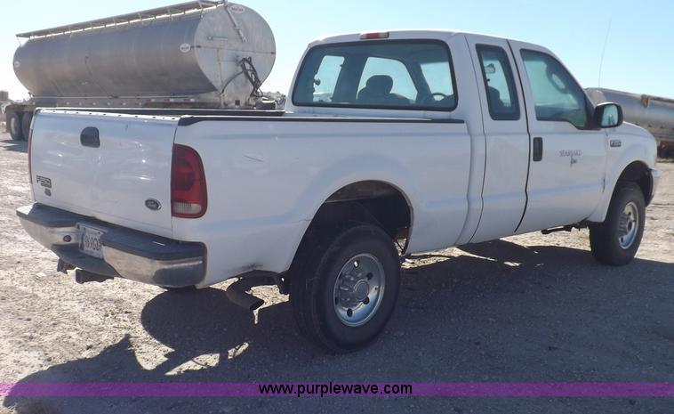 image for item F6306 2004 Ford F250 XLT Super Duty SuperCab pickup truck