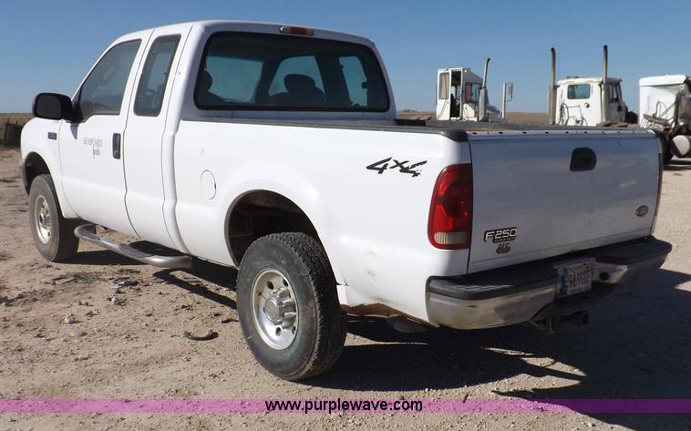 image for item F6306 2004 Ford F250 XLT Super Duty SuperCab pickup truck