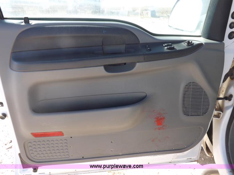 image for item F6306 2004 Ford F250 XLT Super Duty SuperCab pickup truck