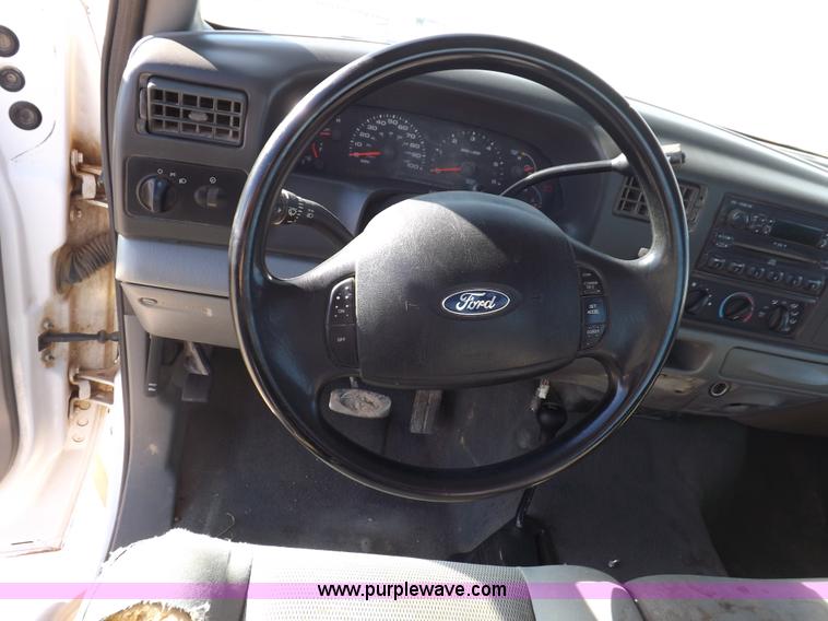 image for item F6306 2004 Ford F250 XLT Super Duty SuperCab pickup truck