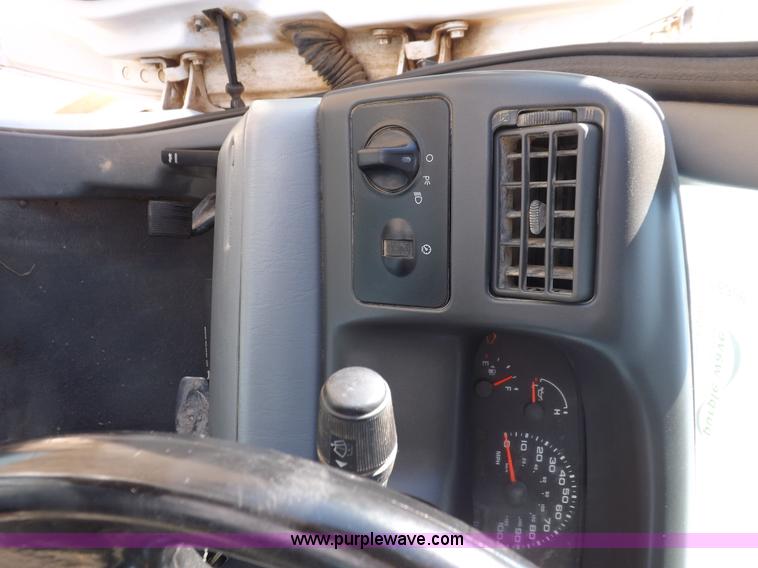 image for item F6306 2004 Ford F250 XLT Super Duty SuperCab pickup truck