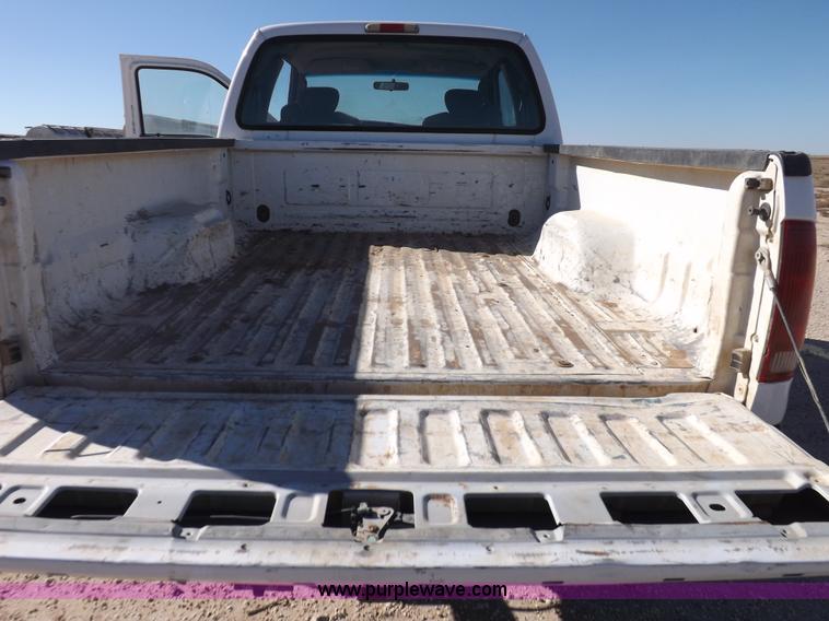 image for item F6306 2004 Ford F250 XLT Super Duty SuperCab pickup truck