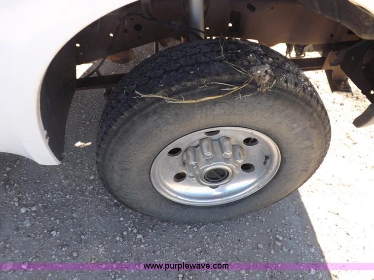 image for item F6306 2004 Ford F250 XLT Super Duty SuperCab pickup truck