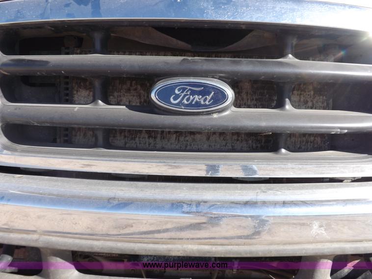 image for item F6306 2004 Ford F250 XLT Super Duty SuperCab pickup truck