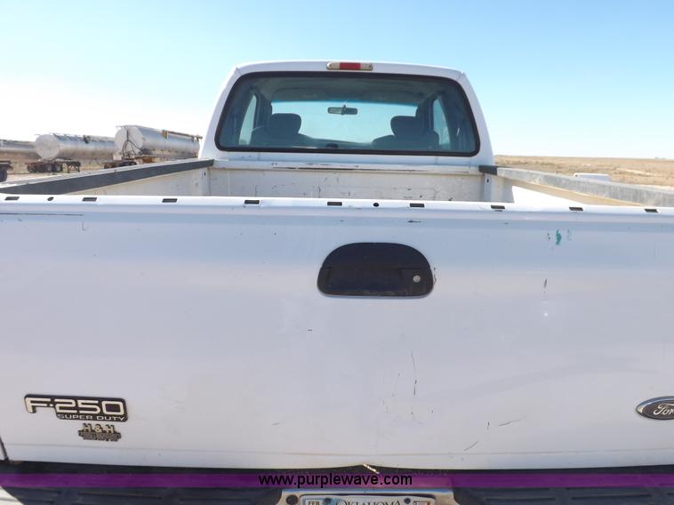 image for item F6306 2004 Ford F250 XLT Super Duty SuperCab pickup truck