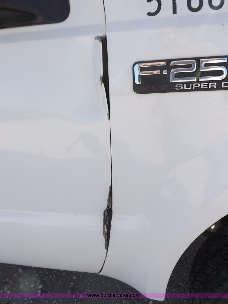 image for item F6306 2004 Ford F250 XLT Super Duty SuperCab pickup truck