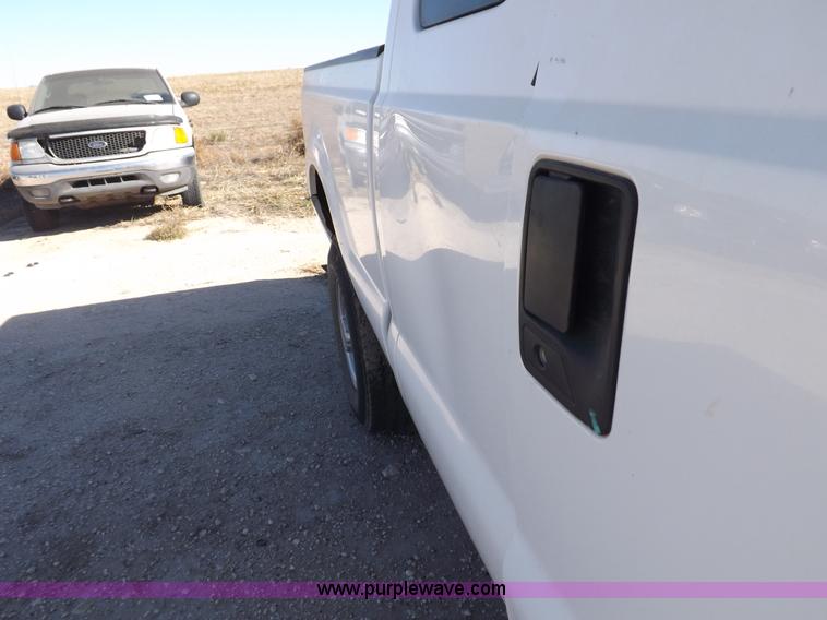 image for item F6306 2004 Ford F250 XLT Super Duty SuperCab pickup truck