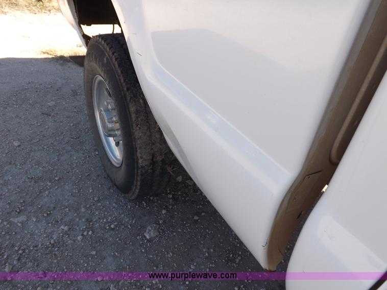 image for item F6306 2004 Ford F250 XLT Super Duty SuperCab pickup truck