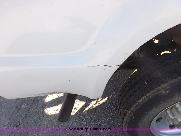 image for item F6306 2004 Ford F250 XLT Super Duty SuperCab pickup truck