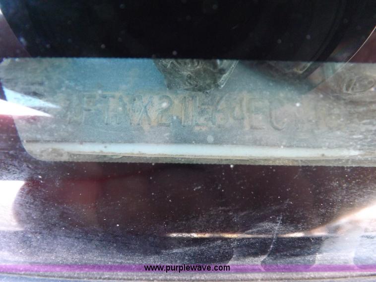 image for item F6306 2004 Ford F250 XLT Super Duty SuperCab pickup truck