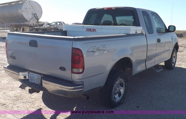 image for item F6307 2004 Ford F150 XLT SuperCab pickup truck