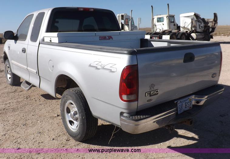 image for item F6307 2004 Ford F150 XLT SuperCab pickup truck