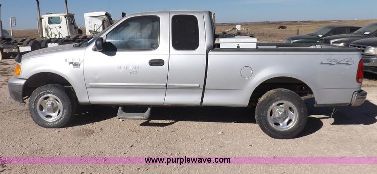 image for item F6307 2004 Ford F150 XLT SuperCab pickup truck