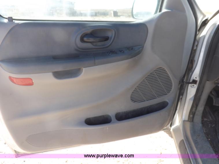 image for item F6307 2004 Ford F150 XLT SuperCab pickup truck