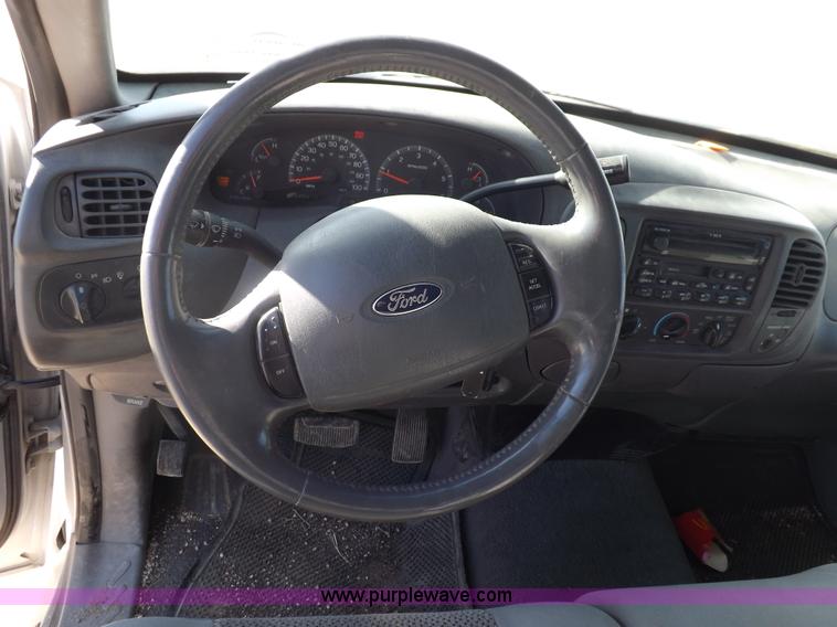 image for item F6307 2004 Ford F150 XLT SuperCab pickup truck