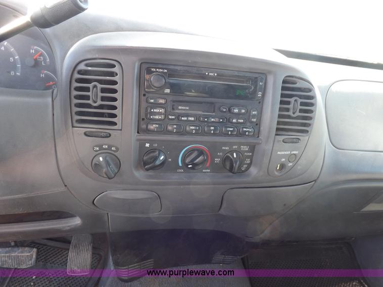 image for item F6307 2004 Ford F150 XLT SuperCab pickup truck