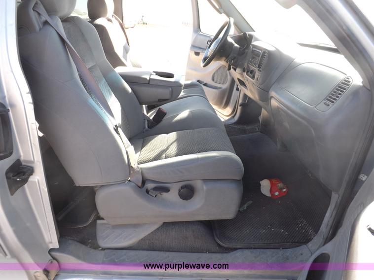 image for item F6307 2004 Ford F150 XLT SuperCab pickup truck