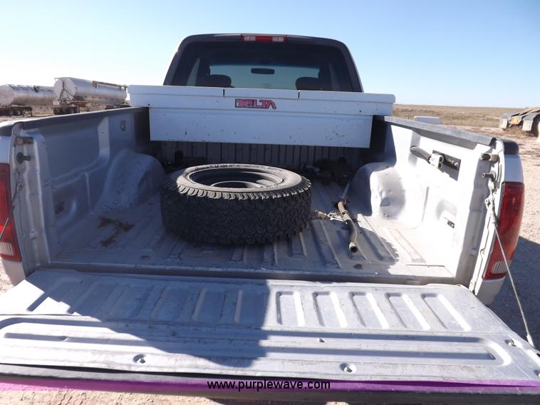 image for item F6307 2004 Ford F150 XLT SuperCab pickup truck