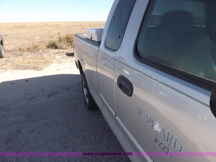 image for item F6307 2004 Ford F150 XLT SuperCab pickup truck