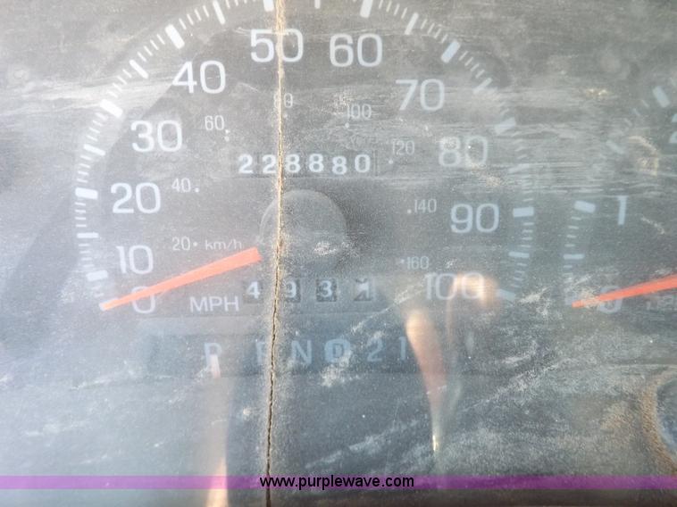 image for item F6308 1997 Ford F250 XL pickup truck