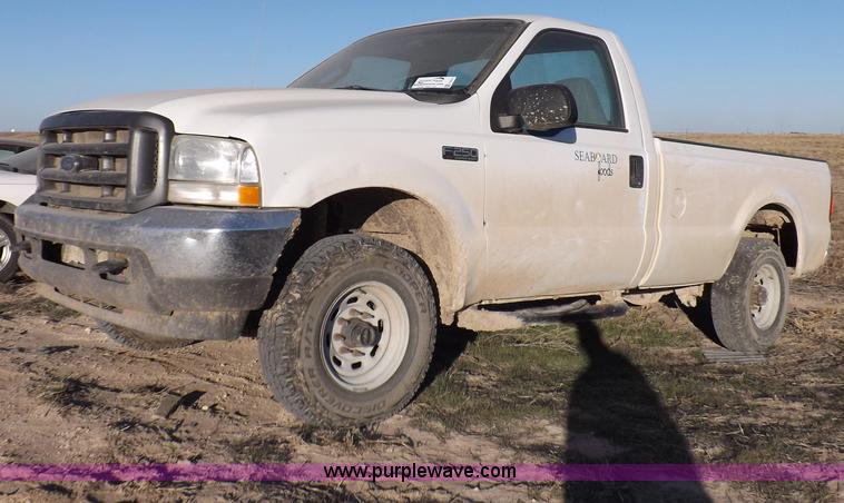 image for item F6311 2004 Ford F250 Super Duty XL pickup truck